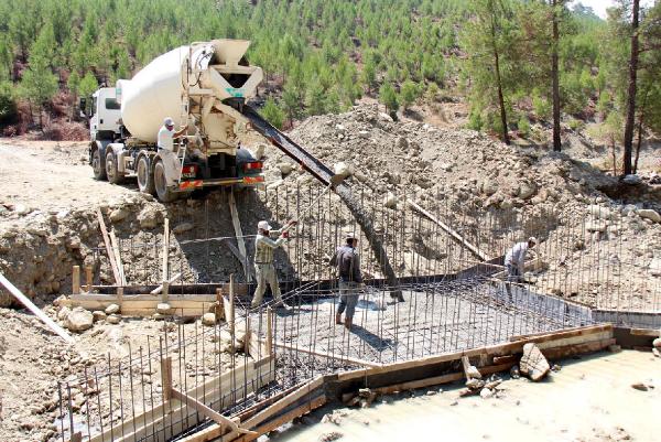 KAŞ'TA MENFEZ KÖPRÜ ÇALIŞMALARI BAŞLADI