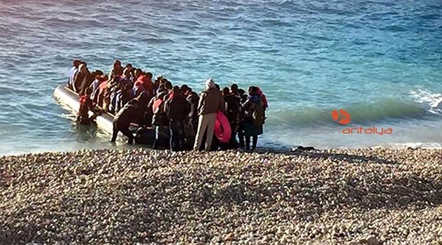 KAŞ'TA SURİYELİ 80 KAÇAK YAKALANDI
