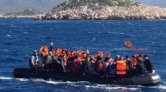 KAŞ'TA SURİYELİ KAÇAKLAR YAKALANDI