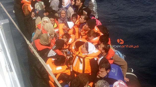 KAŞ'TA SURİYELİ KAÇAKLAR YAKALANDI