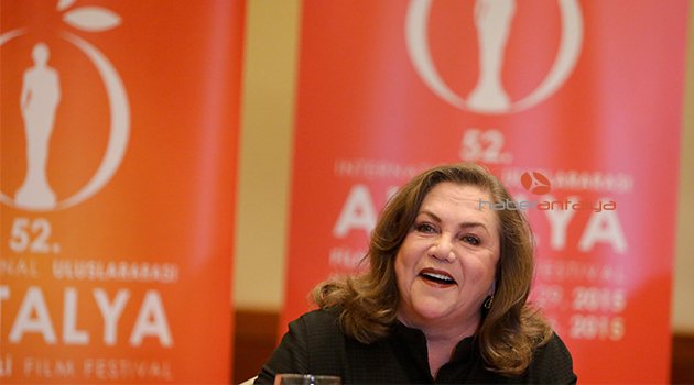 KATHLEEN TURNER: ABD CİNSELLİK KONUSUNDA İKİYÜZLÜ