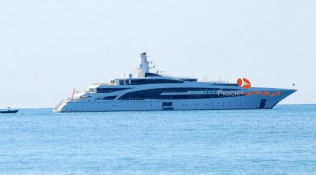 Kazak milyarder lüks yatıyla Belek'te