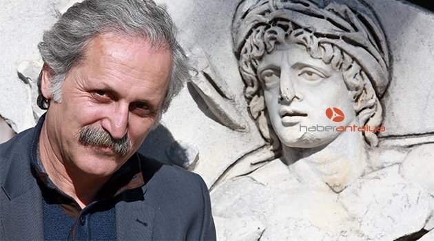 KELİMELERDEN HEYKEL YAPAN ADAM