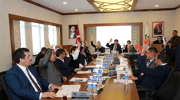 Kemer Belediye Meclisi'nde gerginlik