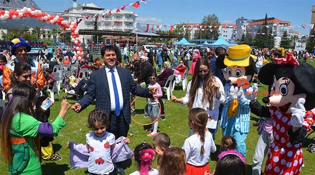 Kemer Belediyesi'nden Çocuk Şenliği