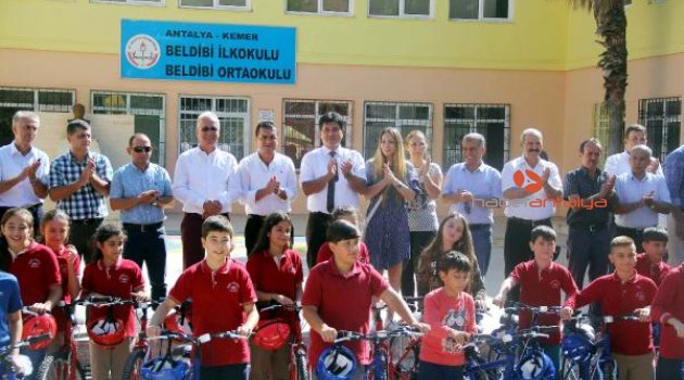 Kemer Belediyesinden öğrencilere bisiklet