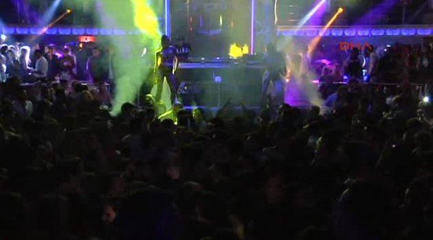 Kemer Club İnferno Sezonu İrem Derici ile Açtı