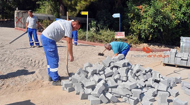 Kemer’in sokakları yenileniyor