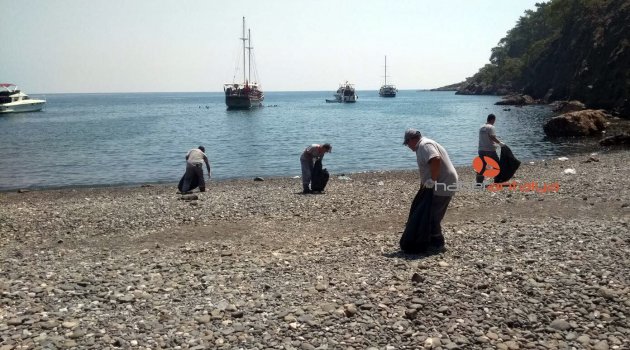 Kemer sahilleri temizleniyor