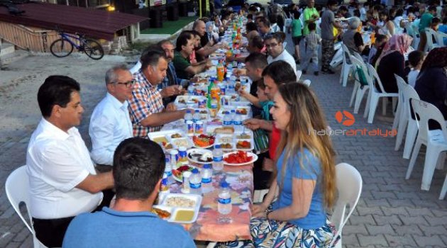 Kemer'de ilk iftar sevinci