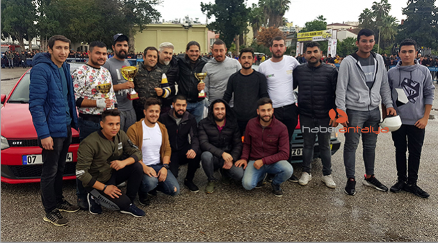 Kemer'de otomobiller yarıştı