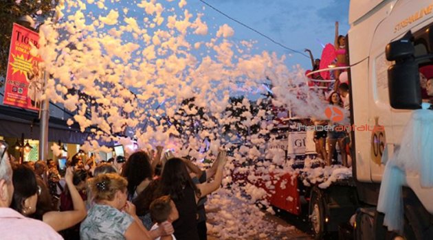 Kemer'de renkli festival başlangıcı