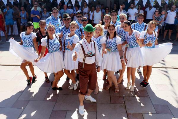 KEMER'DE RENKLİ OKTOBERFEST KUTLAMASI