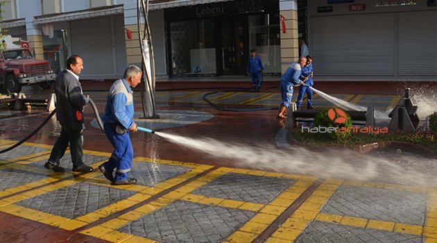 KEMER'DE TEMİZLİK ÇALIŞMASI
