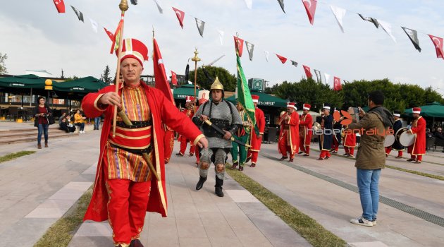 Kent Meydanı'nda 'mehteran' gösterisi