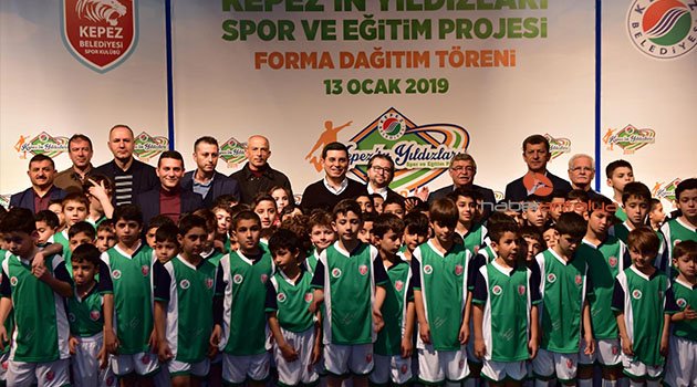 Kepez’in yetenekli sporcularına forma