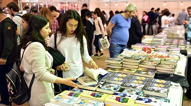 Kepez Kitap Fuarı'na yoğun ilgi