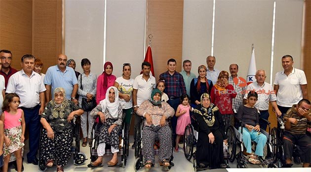Kepez'de 14 engelliye tekerlekli sandalye