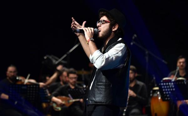 Kepez'de Cem Karaca Şarkıları