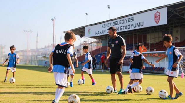 Kepez'in minik futbolcuları eğitimlere başladı