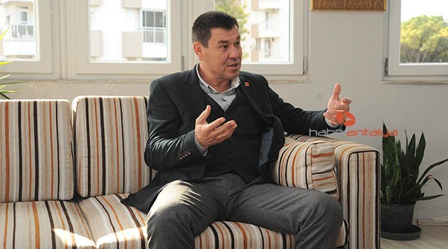 Kim bu bürokrat?