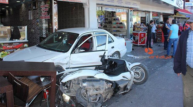 Kırmızı ışıkta geçen otomobil ortalığı savaş alanına çevirdi