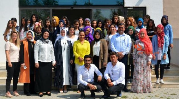 Kız öğrenciler Gençlik Kampı'nda buluştu