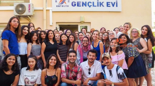 Kızıltoprak gençlik evi Avrupalı öğrencileri ağırladı