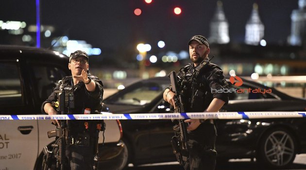 Kızının tecavüzcüsünü yakalayıp polise teslim etti