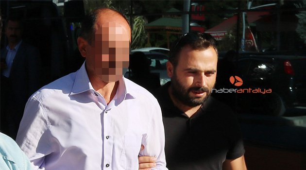 Kızıyla tartıştı, boğazını kesip öldürdü!