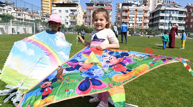 KONYAALTI BELEDİYESİ’NDEN UÇURTMA ŞENLİĞİ