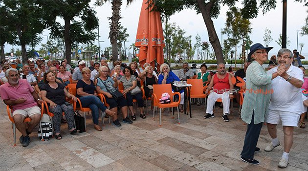 Konyaaltı Emekli Kahvesi'nde nostalji esintisi
