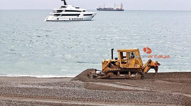 KONYAALTI PLAJI'NDA YAZ HAZIRLIĞI