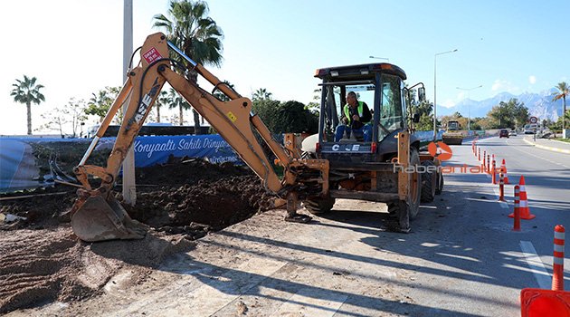 Konyaaltı sahil yolunun güney şeridi trafiğe kapatıldı