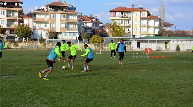 Korkuteli Belediyespor hazırlıklarını sürdürdü