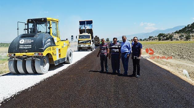 Korkuteli’nde grup yolları asfaltlandı
