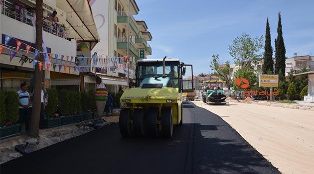 Korkuteli’nde sıcak asfalt başladı