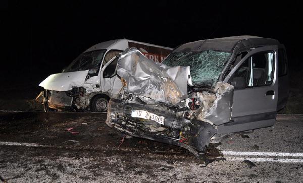 KORKUTELİ'DE KAZA: 6 YARALI