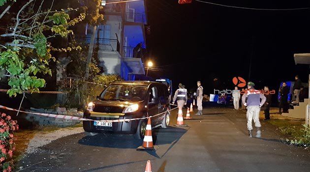 Korna sesini duyup sokağa çıktılar, kanlar içindeki sürücüyle karşılaştılar