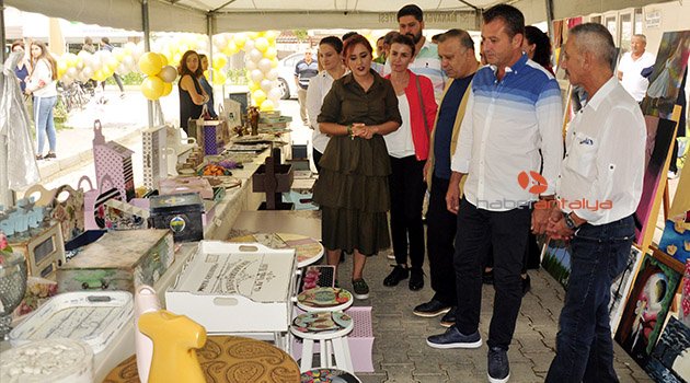 Köy okullarına yardım amaçlı sergi