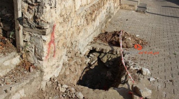 Kültür varlığı konağın temeline kepçeli müdahale AEDAŞ'tan