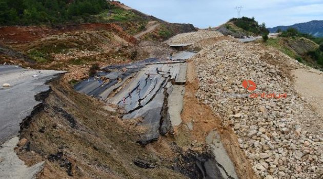 Kumluca- Antalya yolunda heyelan devam ediyor