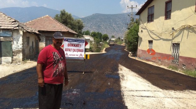 KUMLUCA’DA ÜÇ MAHALLENİN ORTAK YOLU ASFALTLANIYOR