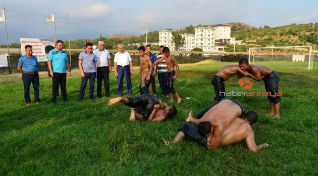 Kumlucalı pehlivanlar Elmalı Güreşleri'ne hazır