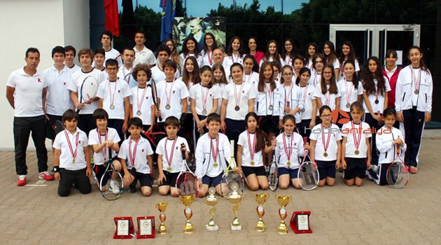 KUPA AVCISI TENİSCİLER