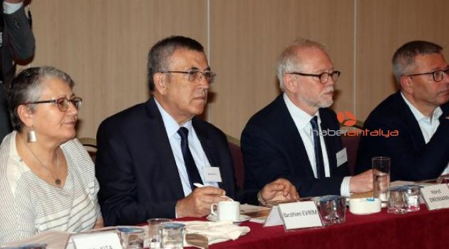 Küresel sorun 'göç' Antalya'da konuşuldu