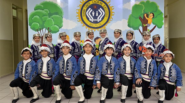 LİDERLERİ KARŞILAYAN ÇOCUKLAR BİRİNCİ OLDU