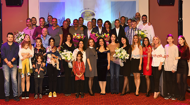 Lise arkadaşları Antalya'da buluştu