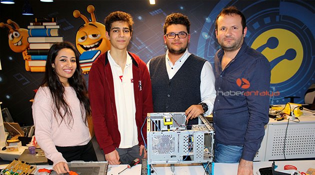 Lise öğrencileri tohum ekme robotu üretti