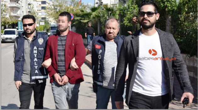 Lise öğrencisini gasp etti